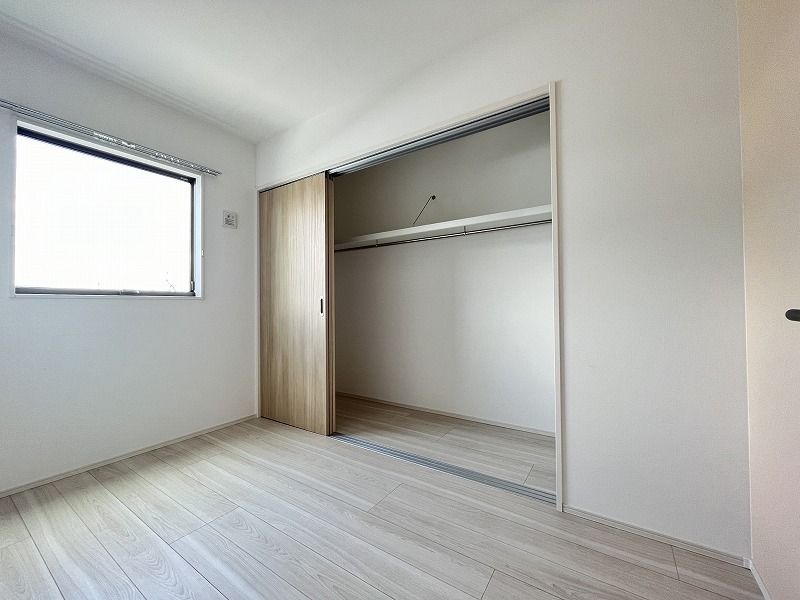 その他部屋・スペース　風通しも良い寝室です☆