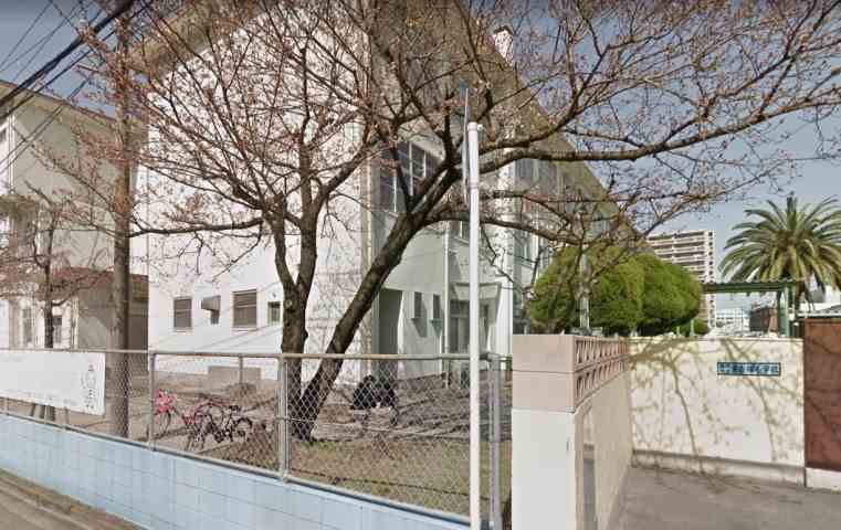 小学校　福岡市立小学校東吉塚小学校（小学校）まで853m