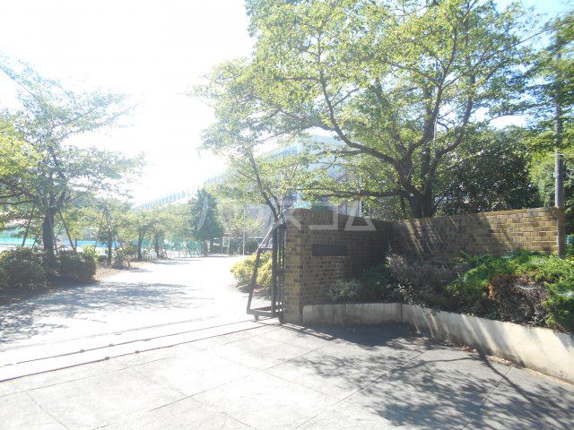 中学校　八王子市立長房中学校（中学校）まで1542m