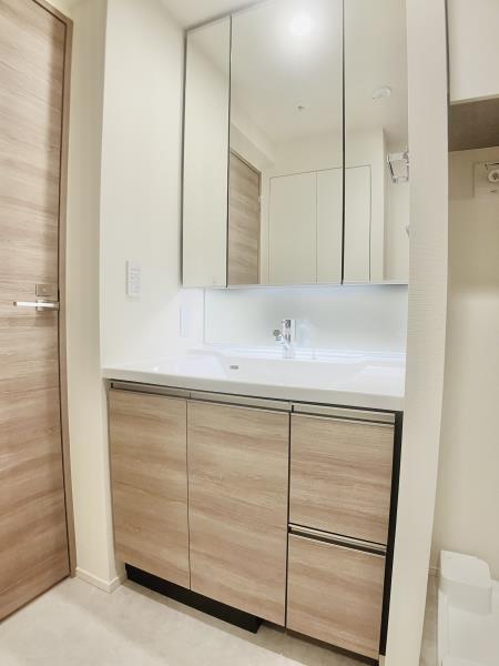 洗面設備　コンパクトで使いやすい洗面所