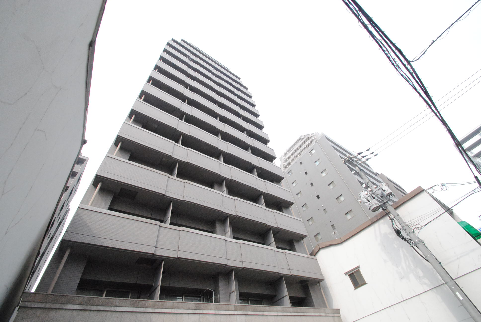 建物外観　綺麗なエントランス、もちろんオートロック付き