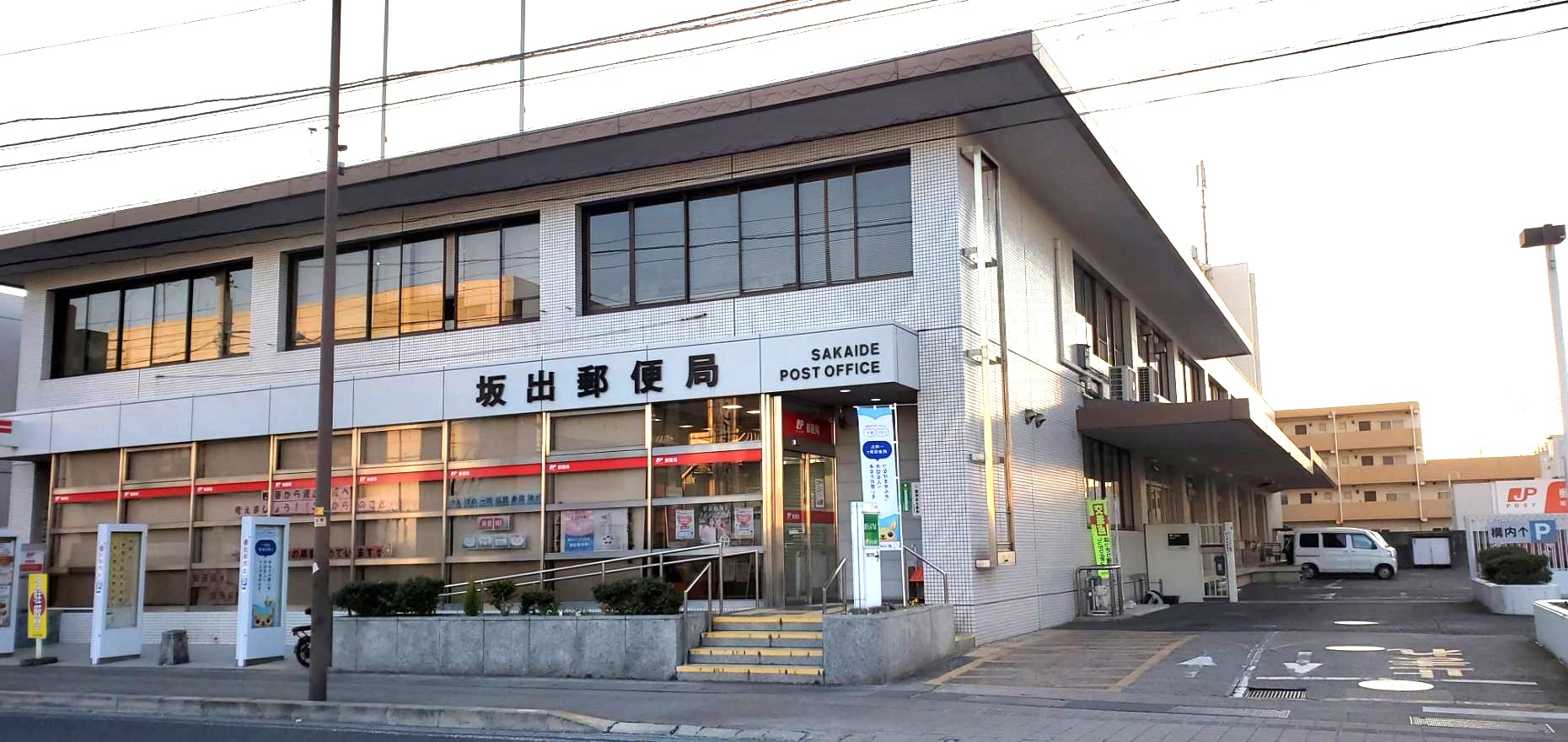 郵便局　坂出郵便局（郵便局）まで442m