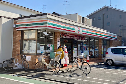コンビニ　セブンイレブン 大田区西蒲田3丁目店（コンビニ）まで72m