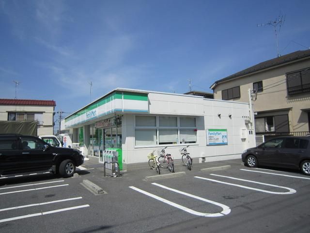 コンビニ　ファミリーマート（コンビニ）まで650m