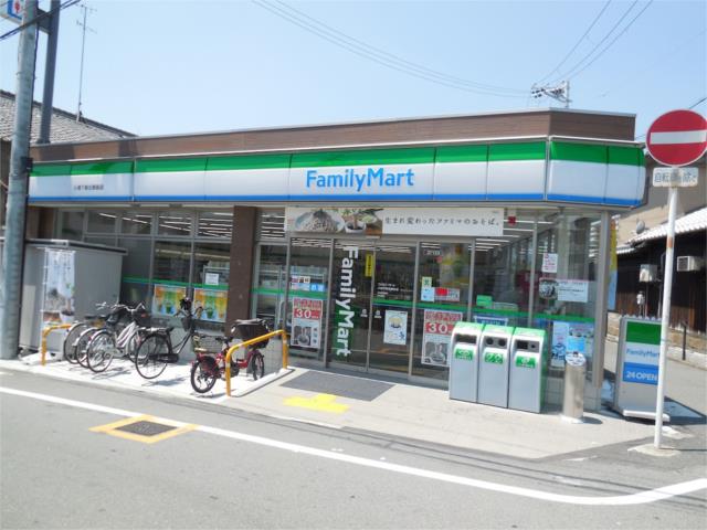 コンビニ　ファミリーマート　小浦下新庄駅前店（コンビニ）まで32m