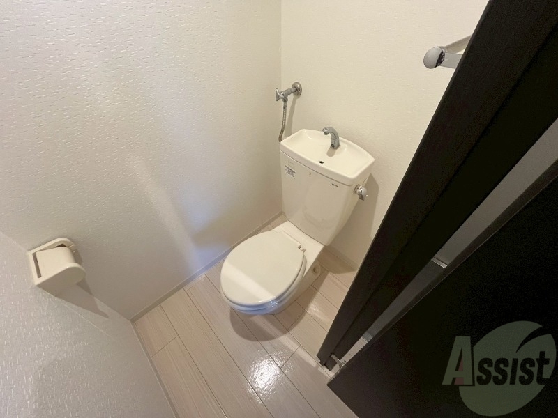 トイレ　こちらはトイレです。清潔感があり、安心して使用できます。