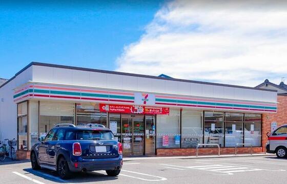 コンビニ　セブンイレブン金沢寺中町店（コンビニ）まで236m
