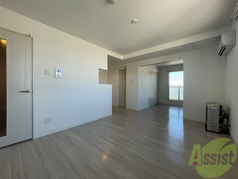 居室・リビング　広くてキレイなお部屋が広がっていて、充実した生活が送れそう。