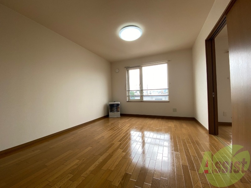 居室・リビング　広くてキレイなお部屋が広がっていて、充実した生活が送れそう。