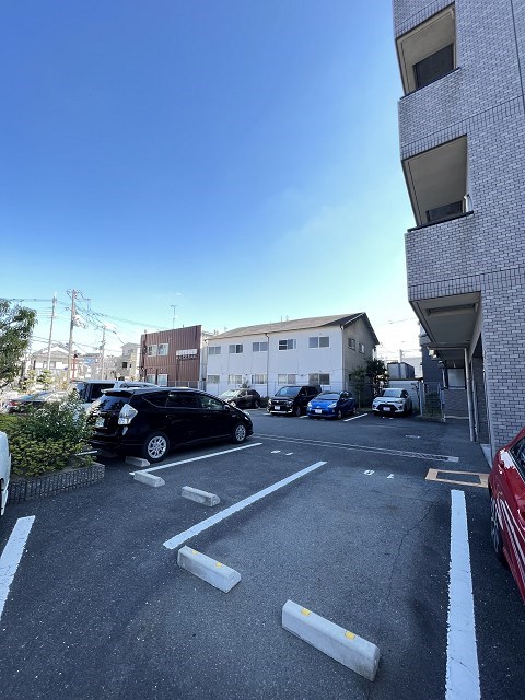 駐車場　駐車場完備です
