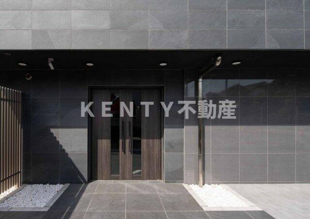 エントランス　落ち着いたエントランスです