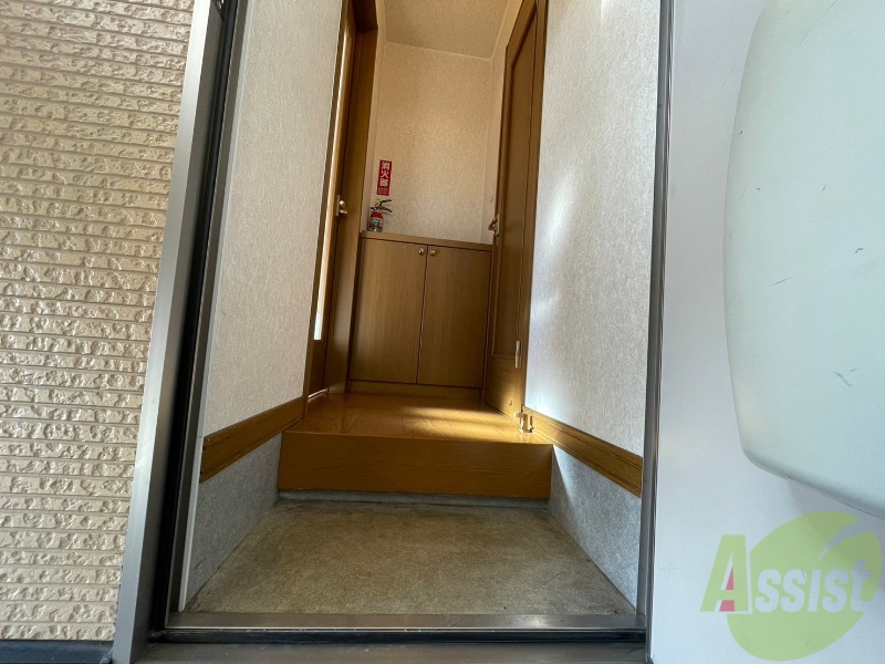 玄関　玄関の様子です。明るい印象ですね。気分もあがりそう。