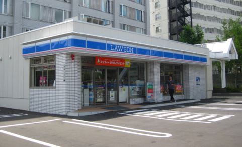 コンビニ　ローソン札幌ひばりが丘駅前店（コンビニ）まで241m