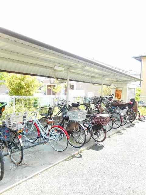 その他共有部分　屋根つきの駐輪場です。
