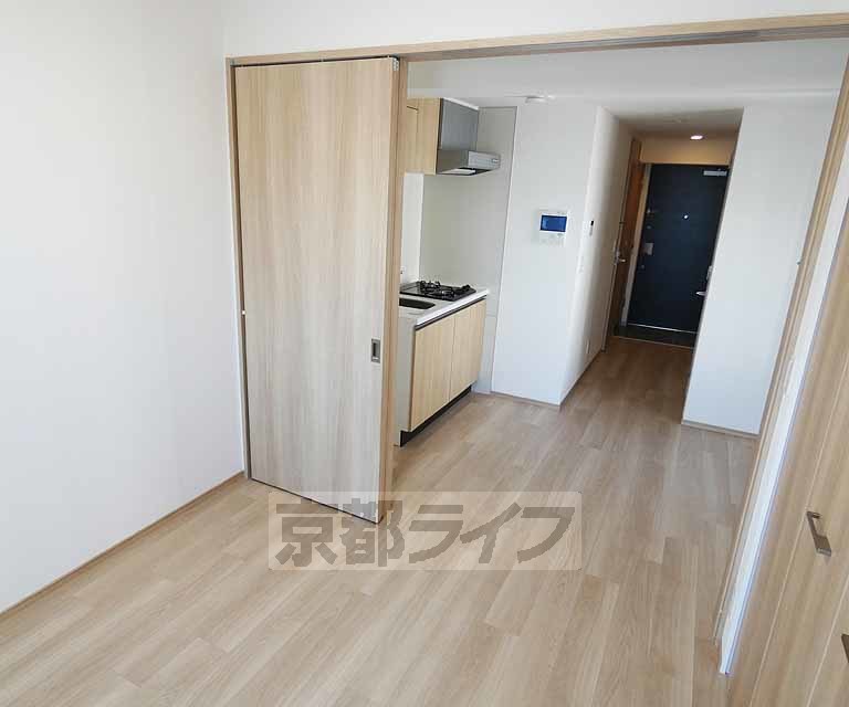 居室・リビング　・階数によって床・建具の色が異なります