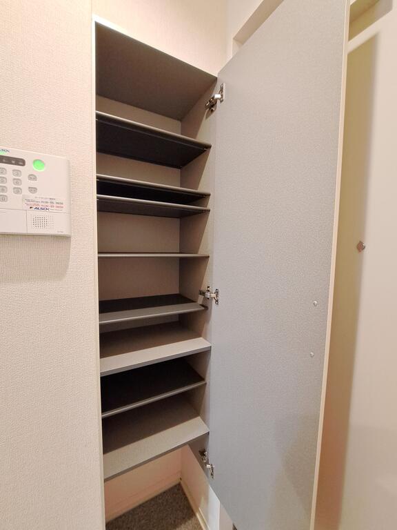 玄関　●シューズボックス付き！