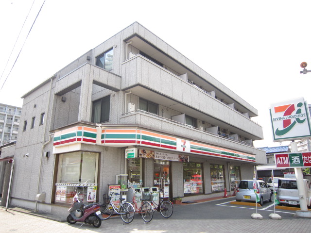 コンビニ　セブンイレブン北越谷駅東口店（コンビニ）まで198m