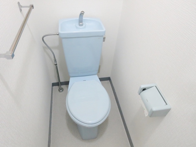 トイレ　爽やかブルーの落ち着くトイレです。