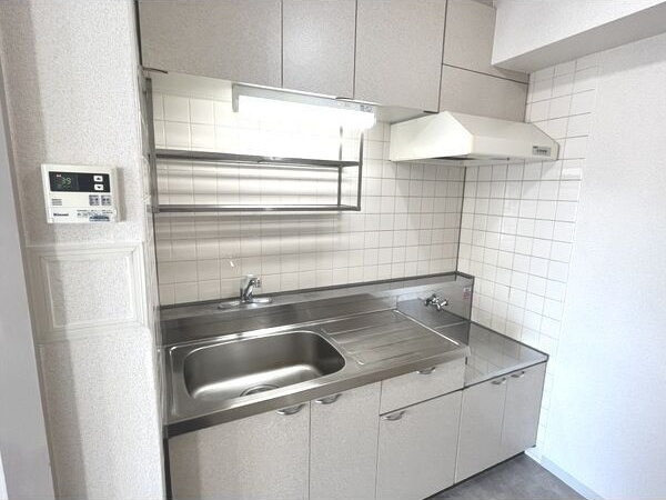 キッチン　※写真は同じマンションの違う部屋のものになります。