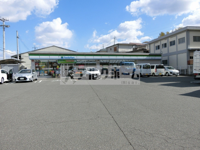 コンビニ　ファミリーマート柏原田辺一丁目店（コンビニ）まで867m