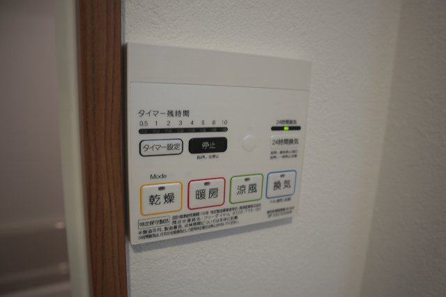 その他設備　雨の日も安心の浴室乾燥機付き