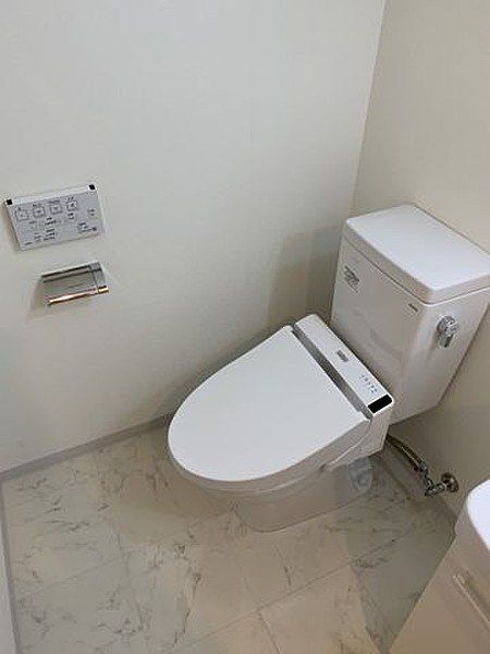 トイレ　※別号室の参考写真