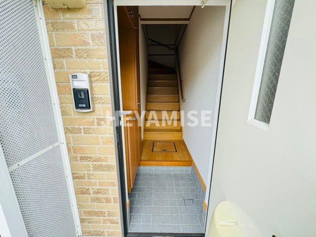 玄関　※同物件反転タイプの写真でございます※現況を優先します※
