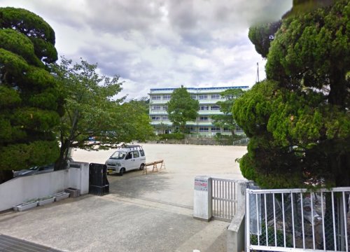 小学校　長崎市立戸石小学校（小学校）まで562m
