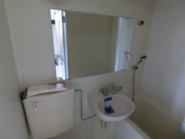 洗面設備　他のお部屋の参考写真となります。
