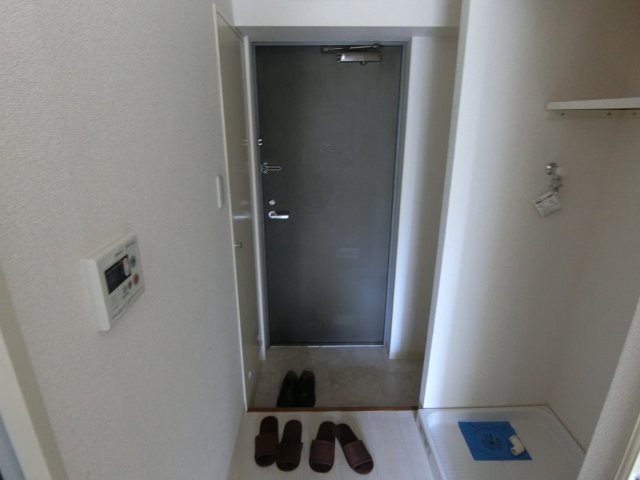 玄関　他のお部屋の参考写真となります。