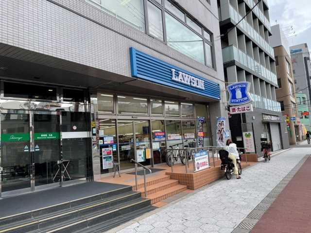 コンビニ　ローソン（コンビニ）まで822m