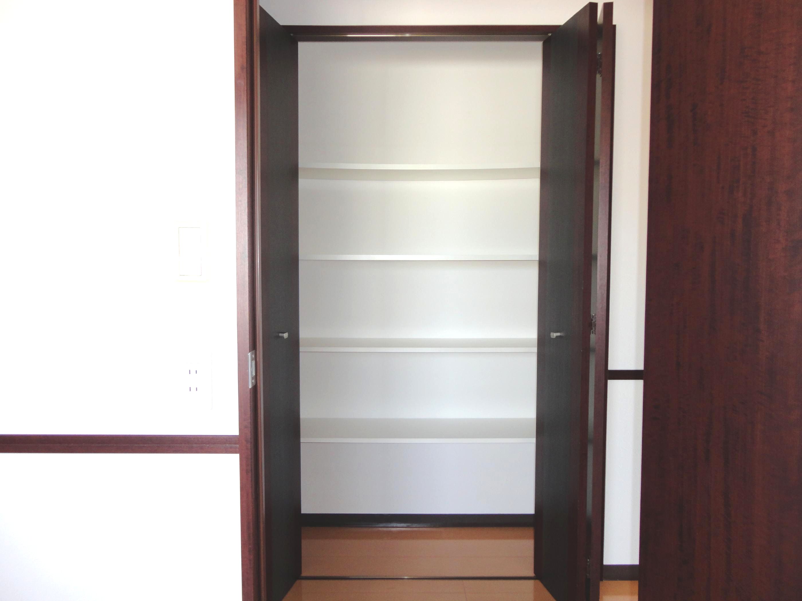玄関　※別部屋の参考写真となります。