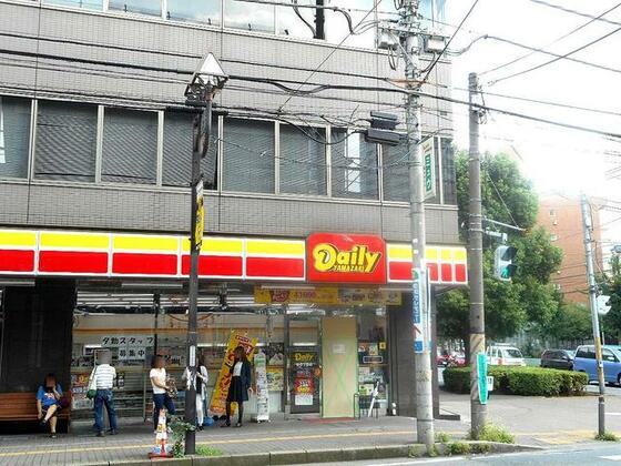 コンビニ　デイリーヤマザキ柏５丁目店（コンビニ）まで608m