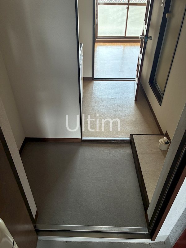 玄関　別部屋のお写真です。ご参考までに！