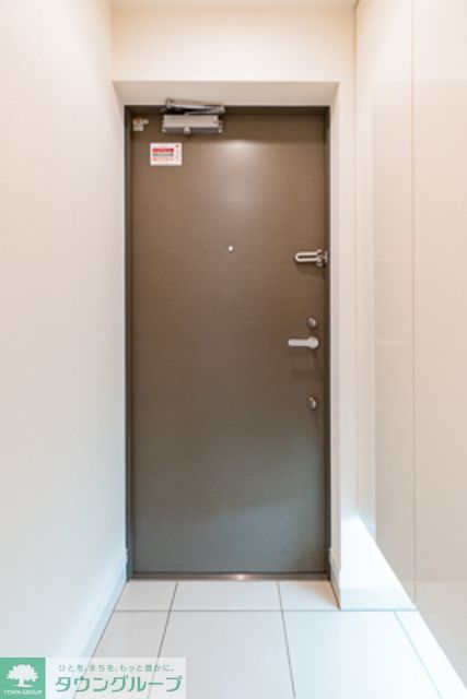 玄関　※写真は同タイプ住戸です。