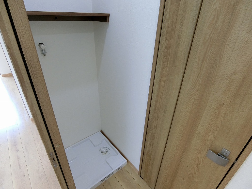 その他設備　室内洗濯機置場　建具も交換してます。