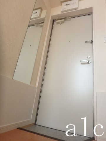 玄関　シンプルで使いやすい玄関です　※同シリーズ写真