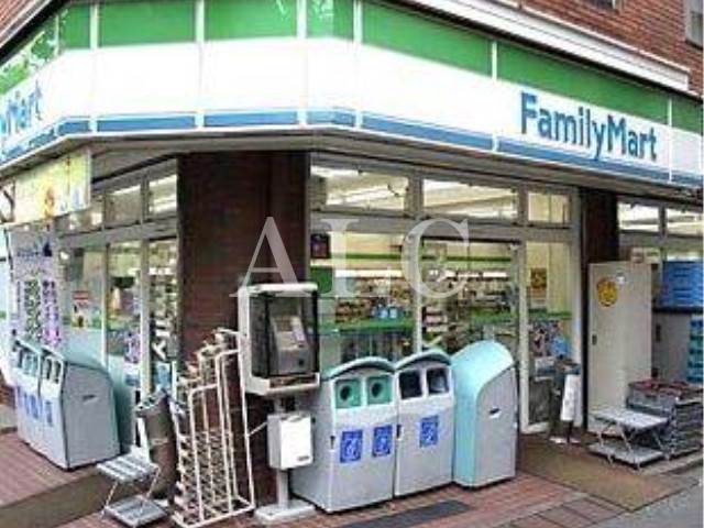 コンビニ　ファミリーマート鷺宮駅前店（コンビニ）まで275m