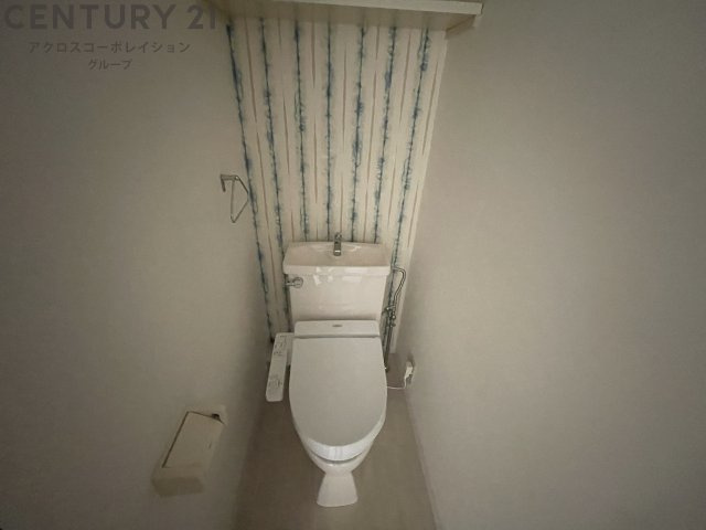 トイレ　温水洗浄便座付きのトイレです♪