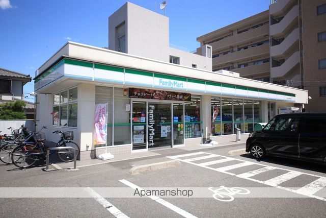 コンビニ　ファミリーマート（コンビニ）まで413m