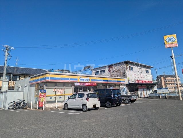 コンビニ　ミニストップ 静岡瀬名川店（コンビニ）まで555m