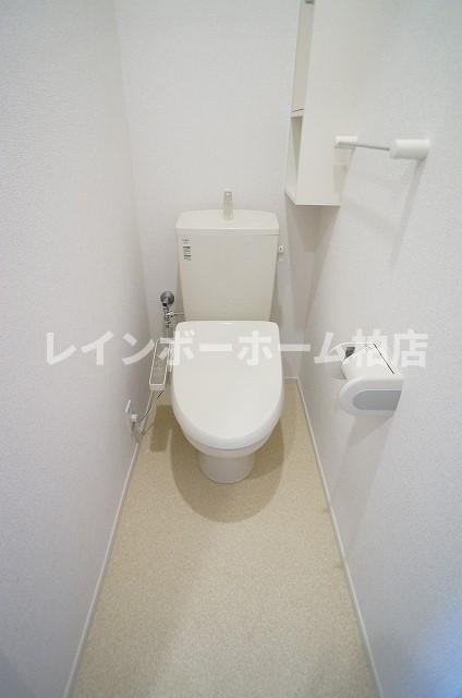 トイレ　落ち着いた色調のトイレです