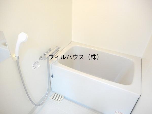 バス・シャワールーム　キレイにリフォームされています！