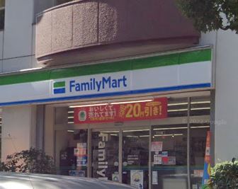 コンビニ　ファミリーマート 新宿中央公園店（コンビニ）まで29m