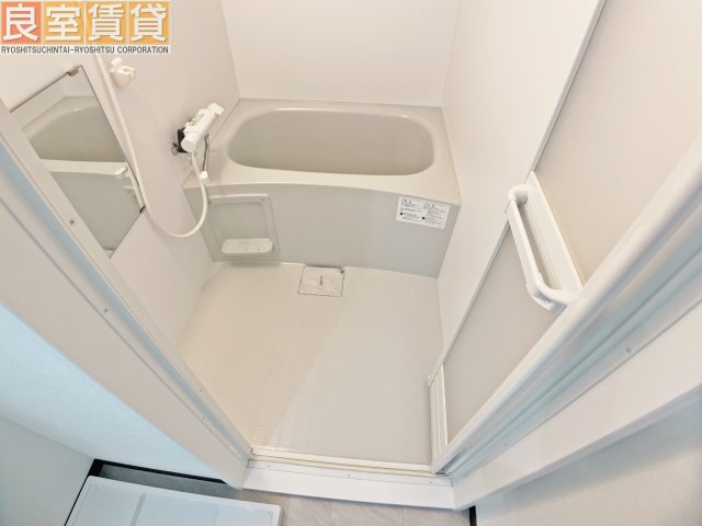 バス・シャワールーム　掲載の内装写真は同型タイプの別のお部屋の写真です