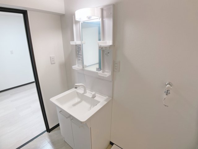 洗面設備　掲載の内装写真は同型タイプの別のお部屋の写真です