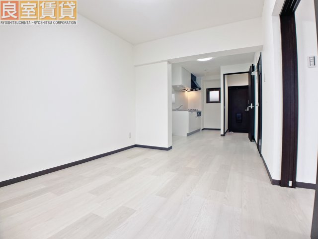 居室・リビング　掲載の内装写真は同型タイプの別のお部屋の写真です