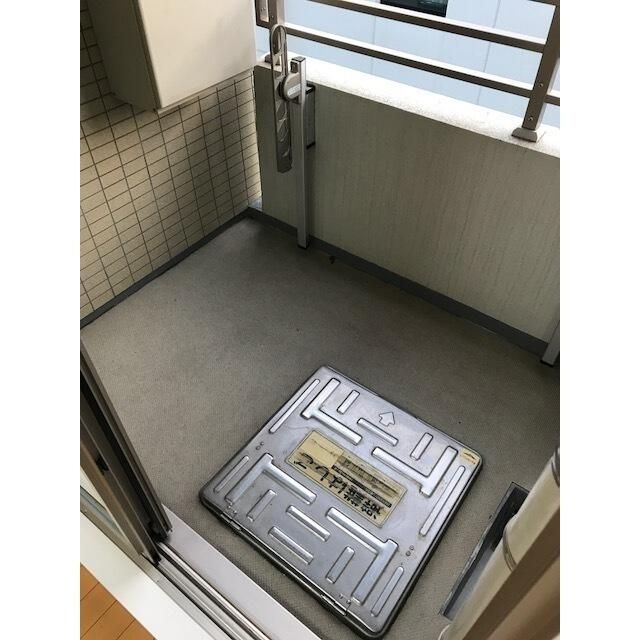 バルコニー　暖かな日差しのふりそそぐバルコニー