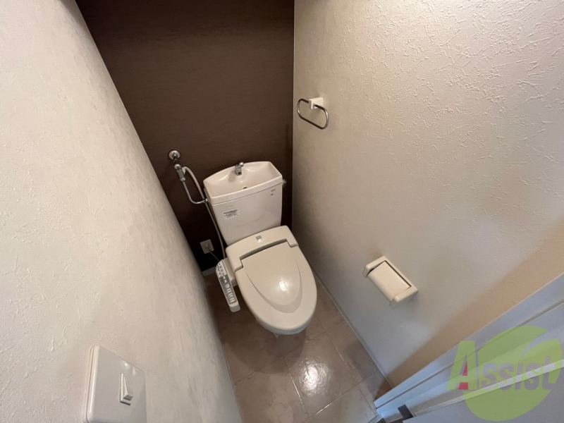 トイレ　ウォシュレット機能がついたトイレです。安心して使用できます。