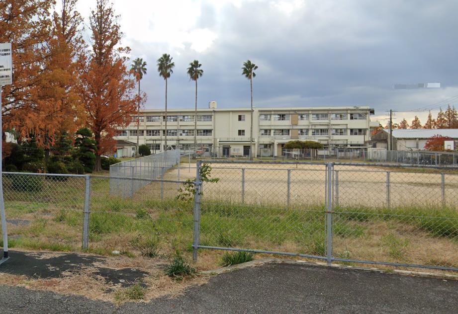 中学校　宇部市立藤山中学校（中学校）まで332m